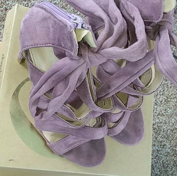 Heels - Picture 2 of 3